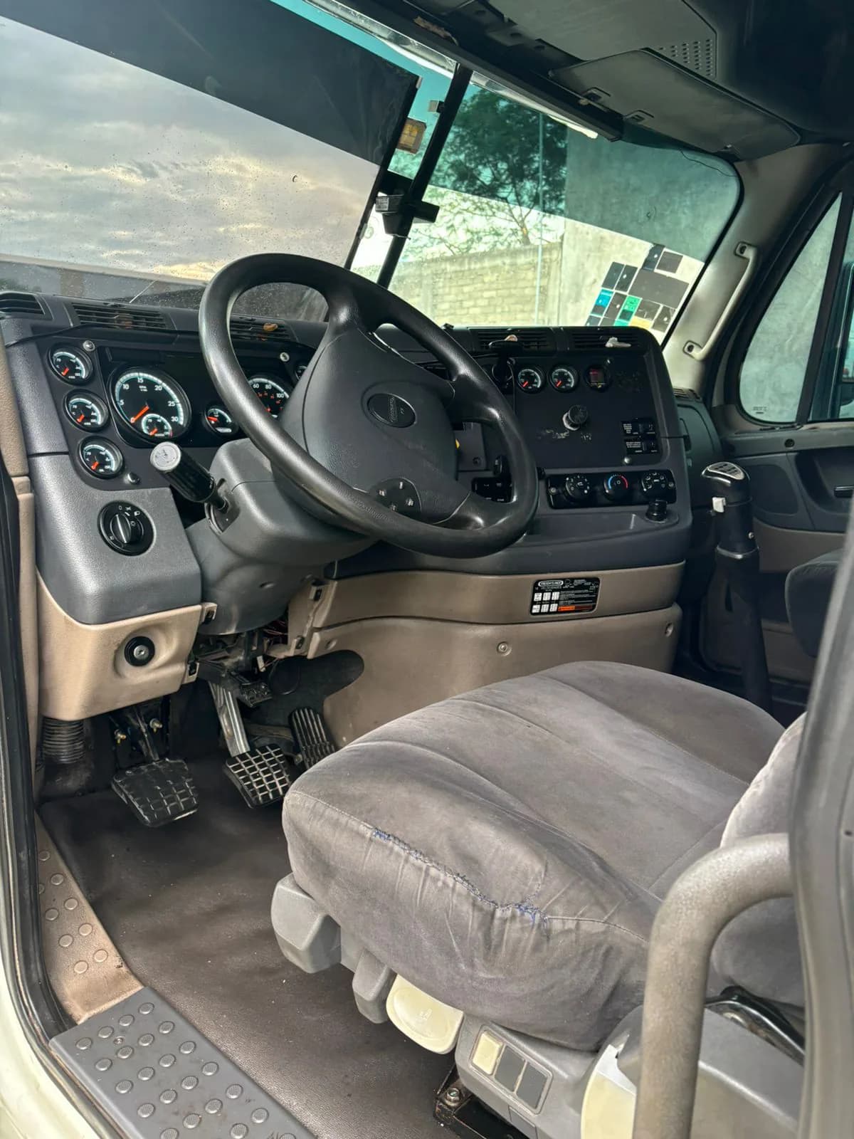 2019 Freightliner Cascadia 125 Tractocamión 5ta rueda publicado en Expocamión — foto 5 de 6