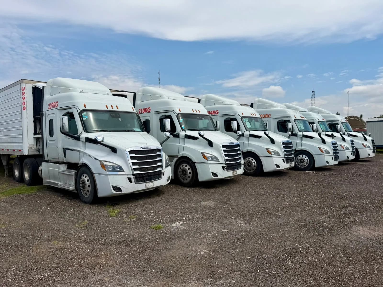 2023 Freightliner Cascadia Tractocamión 5ta rueda publicado en Expocamión — foto 1 de 3