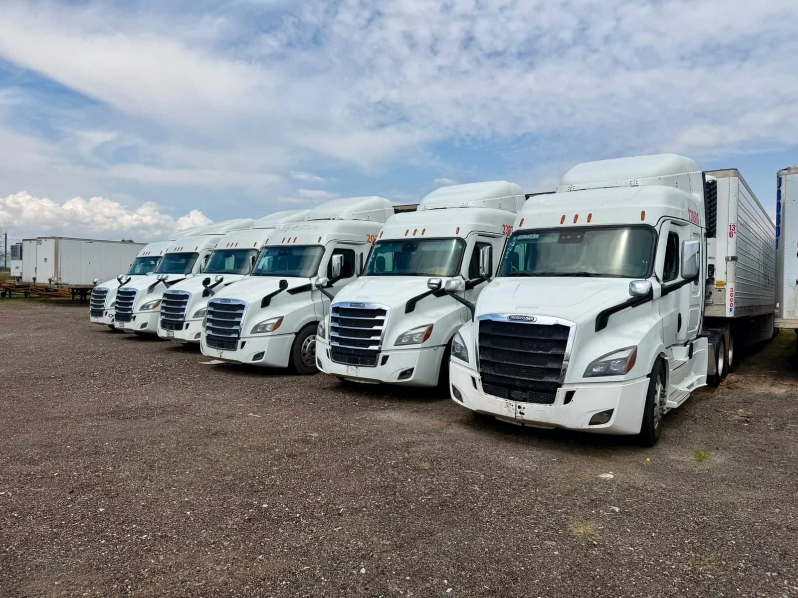 2023 Freightliner Cascadia Tractocamión 5ta rueda publicado en Expocamión — foto 2 de 3