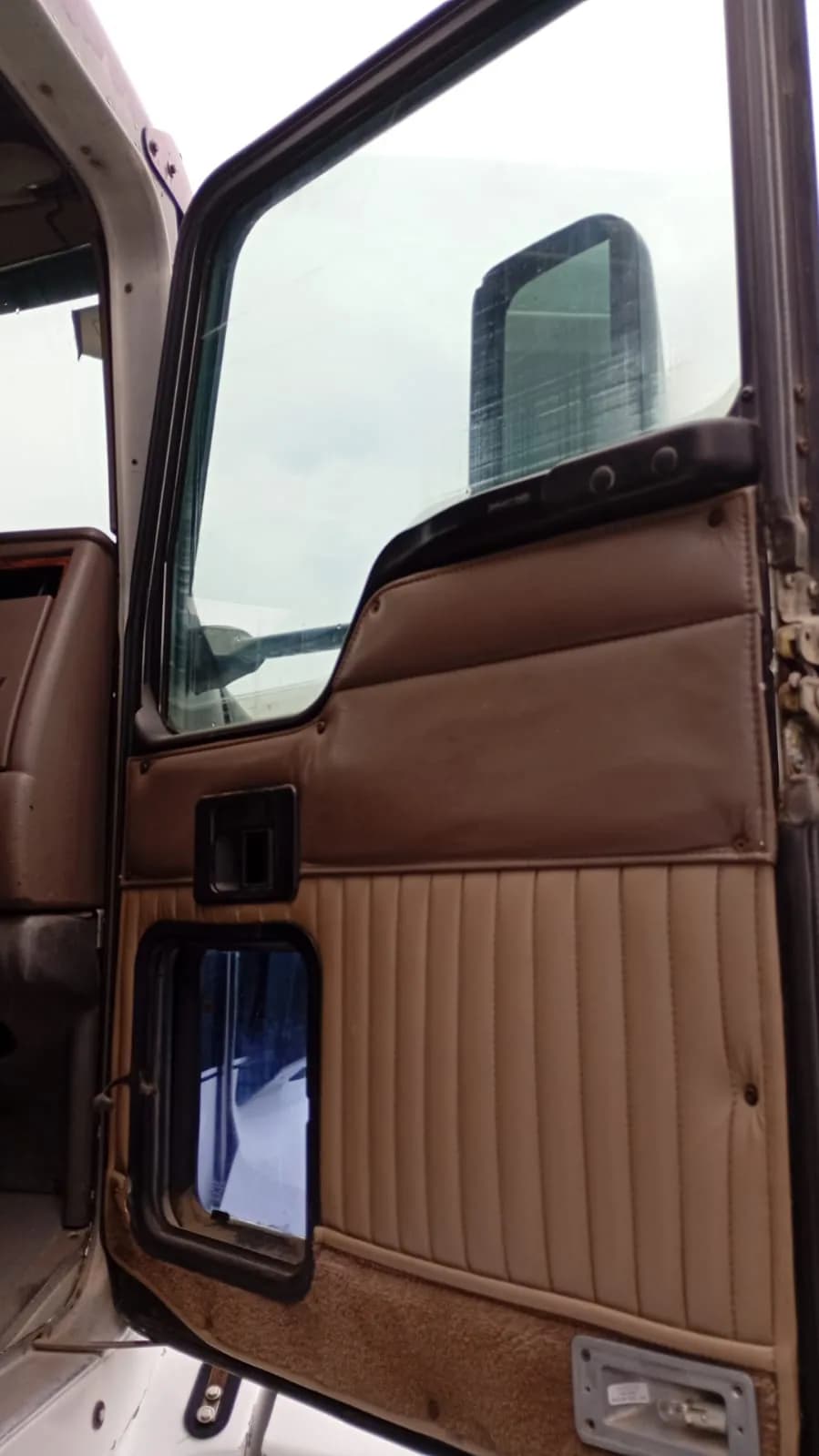 2007 Kenworth T600 Tractocamión 5ta rueda publicado en Expocamión — foto 5 de 7
